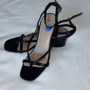 Mari A. Chic Black Strappy Sandals sz 7 1/2 New